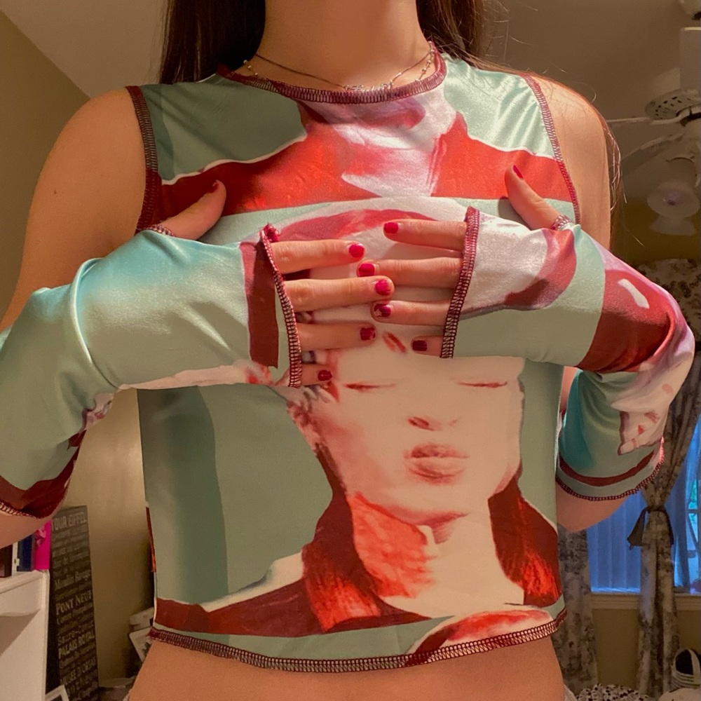 retro sleeveless crop top with matching gloves ☎️💜👾 - NEVER WORN